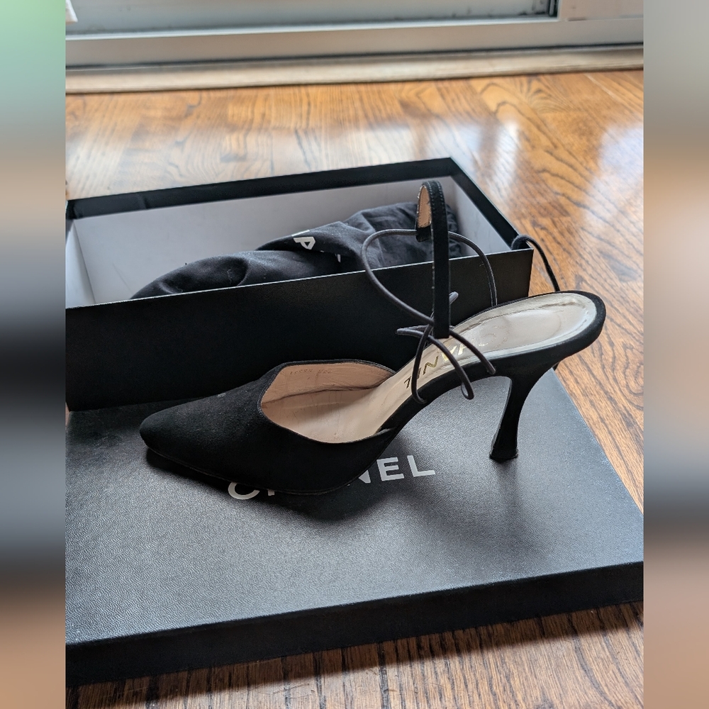 Chanel Black Suede Heels sz 37.5 - Picture 3 of 6